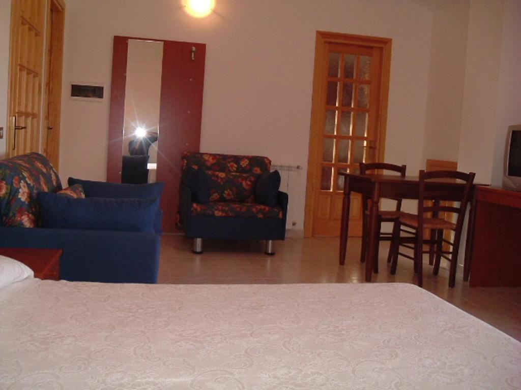 Villa Patrizia B&B Sul Lago Capoterra Habitación foto