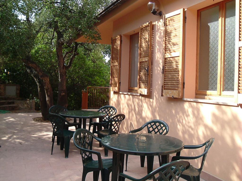 Villa Patrizia B&B Sul Lago Capoterra Exterior foto