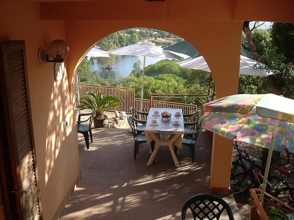 Villa Patrizia B&B Sul Lago Capoterra Exterior foto