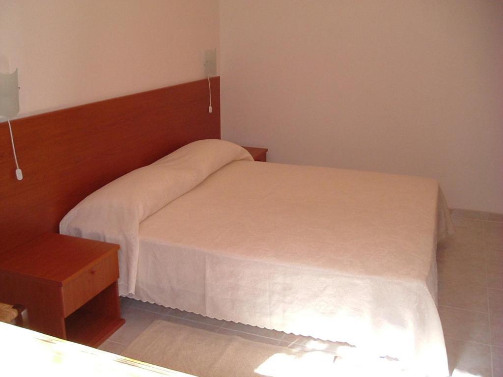 Villa Patrizia B&B Sul Lago Capoterra Habitación foto