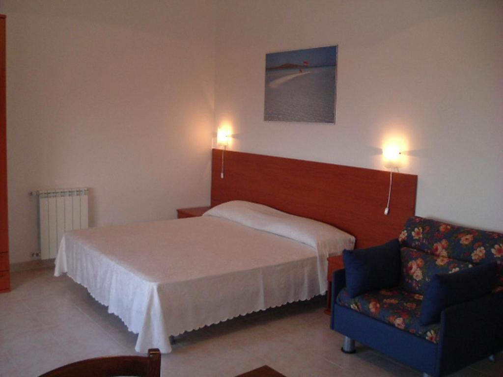 Villa Patrizia B&B Sul Lago Capoterra Habitación foto