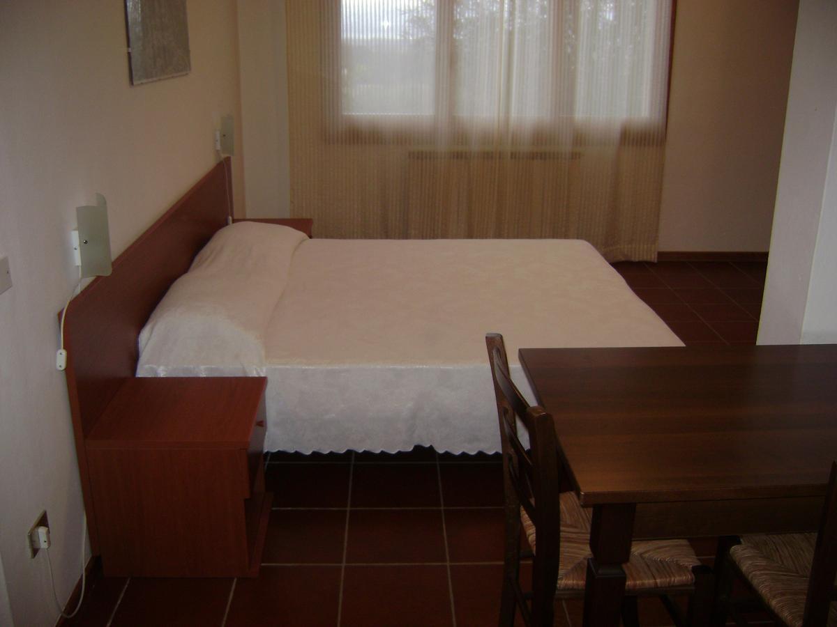 Villa Patrizia B&B Sul Lago Capoterra Habitación foto